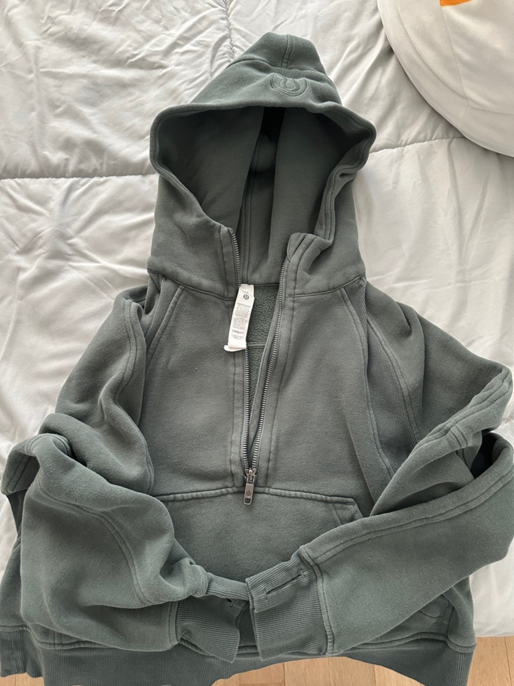 Lululemon scuba half zip cropped hoodie army green